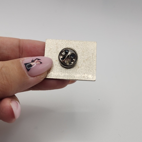 NEW‼️Statement Pin - Picture 3 of 5